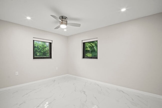 Building Photo - POOL HOME - 4 Bed / 3 Bath Annual Rental
