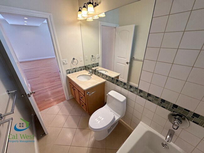 Building Photo - $7995 - Executive 4 bed, 3 full bath, Palo...