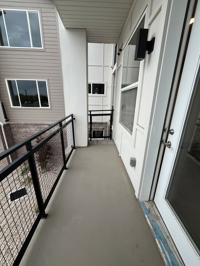 Building Photo - 155 E Ninth