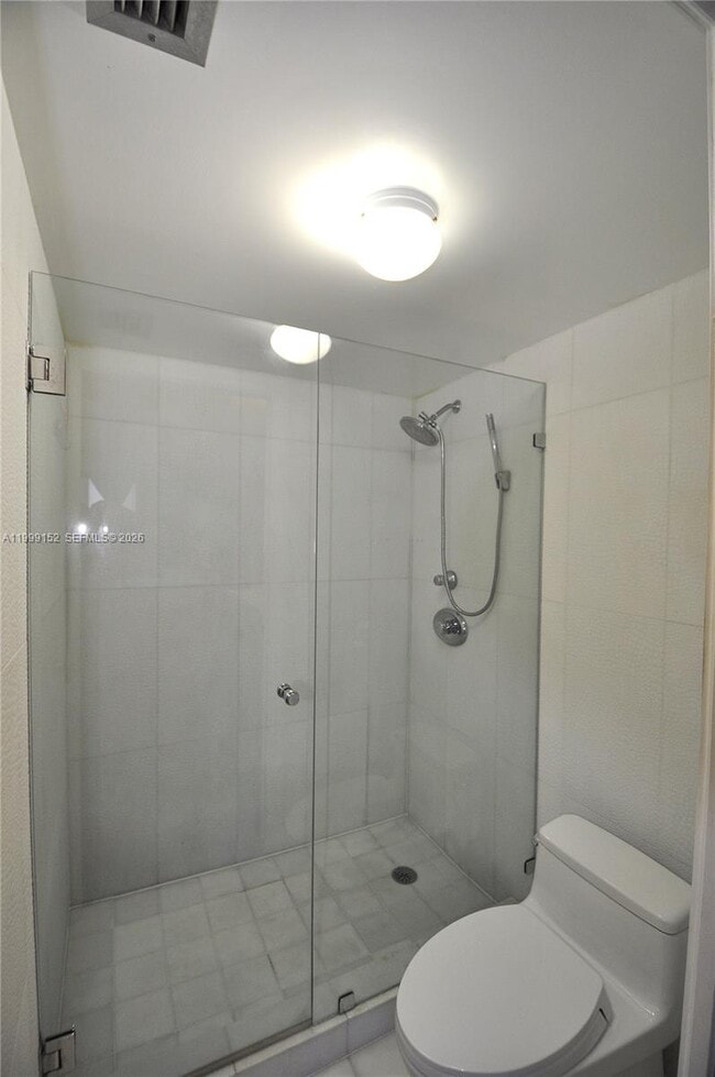 Building Photo - 2030 S Ocean Dr
