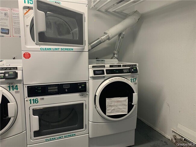 Building Photo - 8 Charles Ln