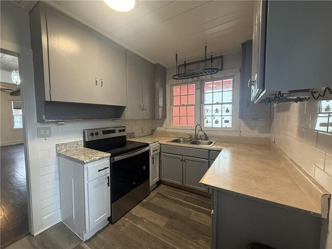 Building Photo - 1625 Wilson Ave