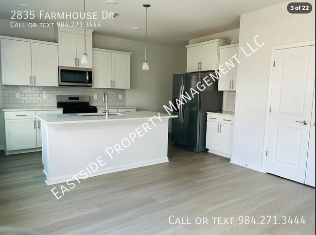 Building Photo - 2835 Farmhouse Dr
