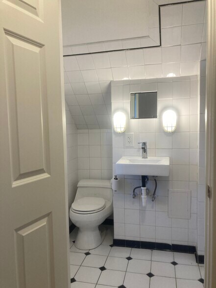 Building Photo - 3150 Harriet Ave