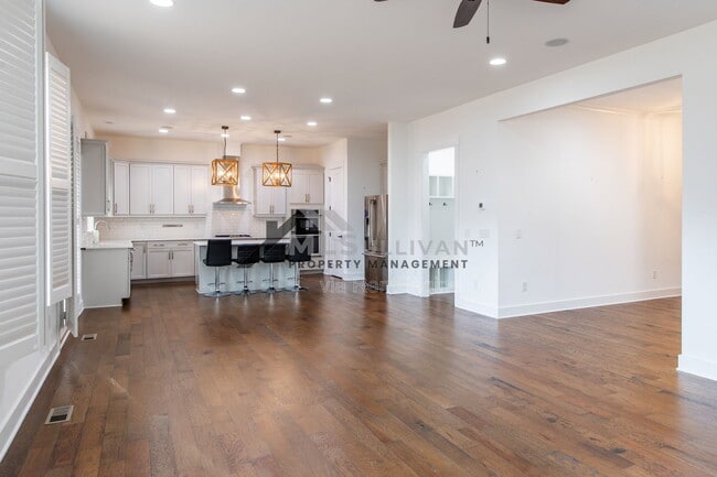 Building Photo - 1121 Crested Jay Dr