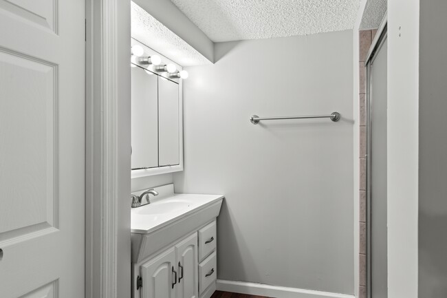 Building Photo - 1120 Gahan Dr