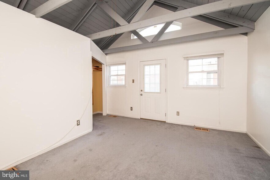 Building Photo - 822 N Ringgold St