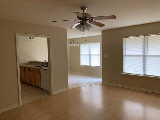 Building Photo - 504 Perryl Ln