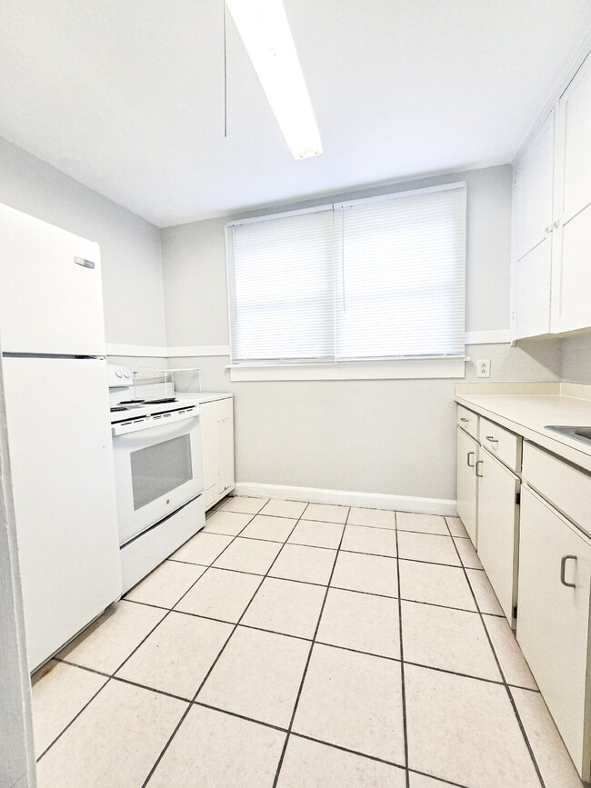 Building Photo - "Charming 1-Bedroom Home in Winter Haven – Perfect for Cozy Living!"