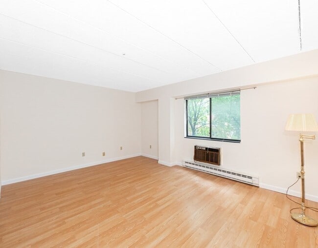 Building Photo - 135 Pleasant St