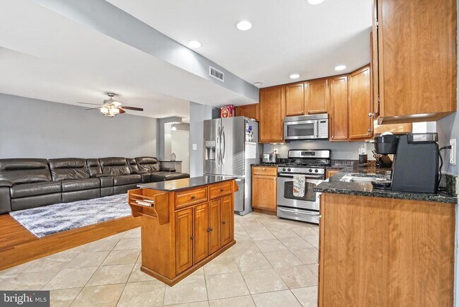 Building Photo - 2045 Royal Fern Ct