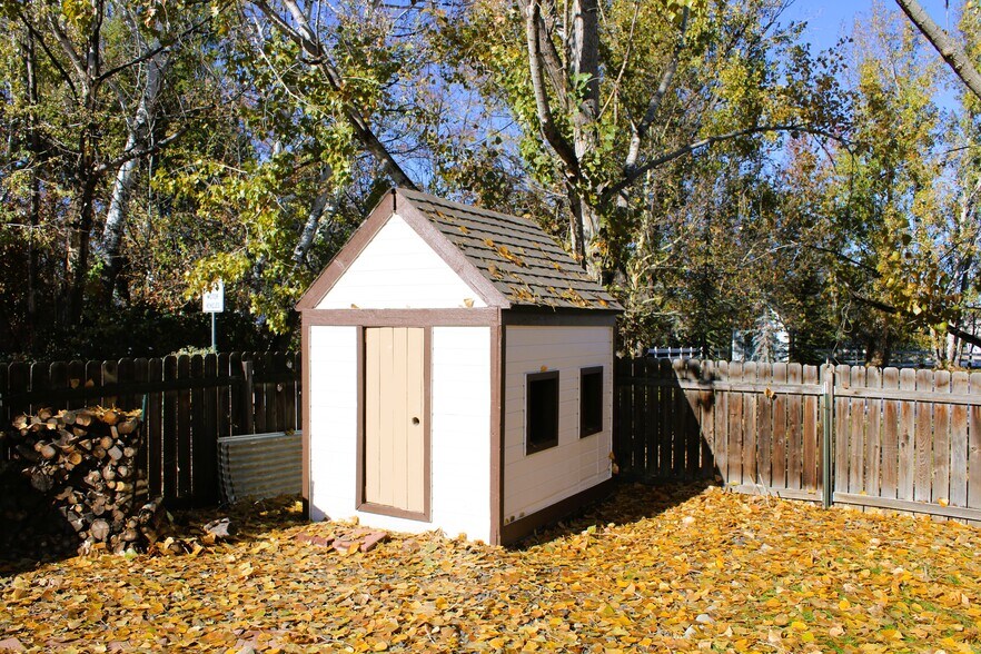 Playhouse or storage - 11380 W Montana St