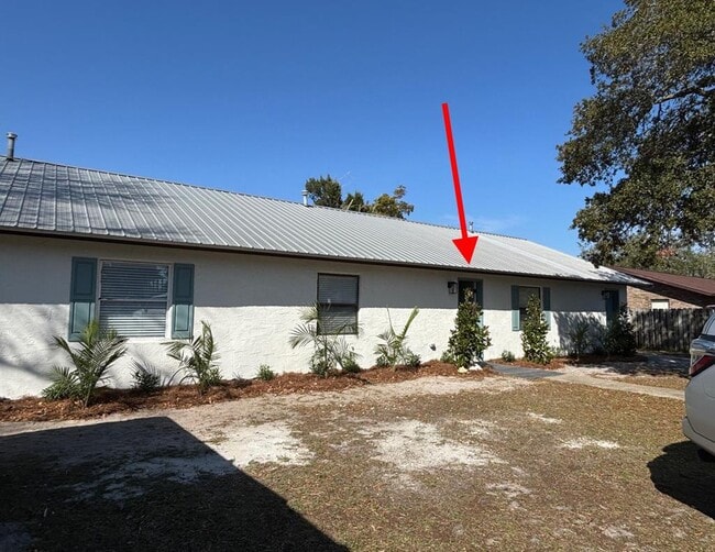 Primary Photo - 349 Dolphin St