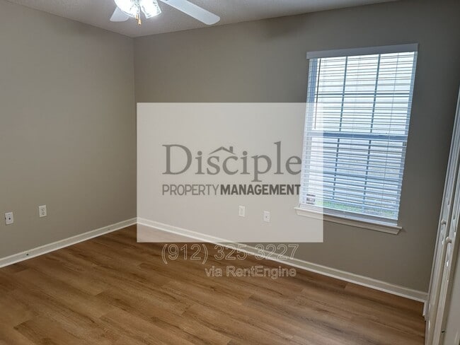Building Photo - 355 Shady Oak Cir