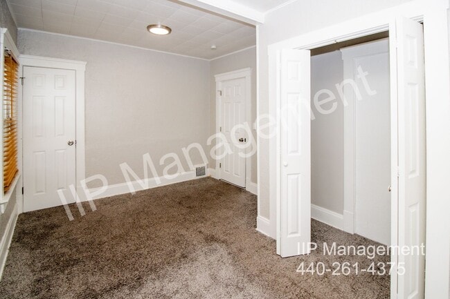 Building Photo - 9903 Sladden Ave