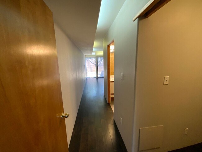 Building Photo - 3 Bedroom Townhome Available Near Eubank Blvd NE & Montgomery Blvd NE!