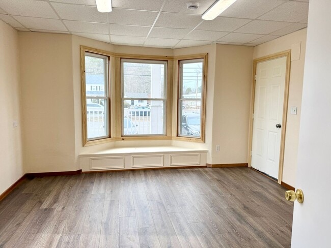 Building Photo - Well maintained inside and out