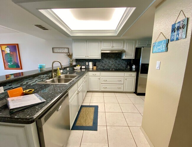 Building Photo - 404 Padre Blvd