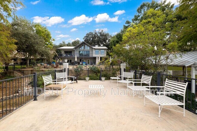Building Photo - 180 Lake Ridge Dr