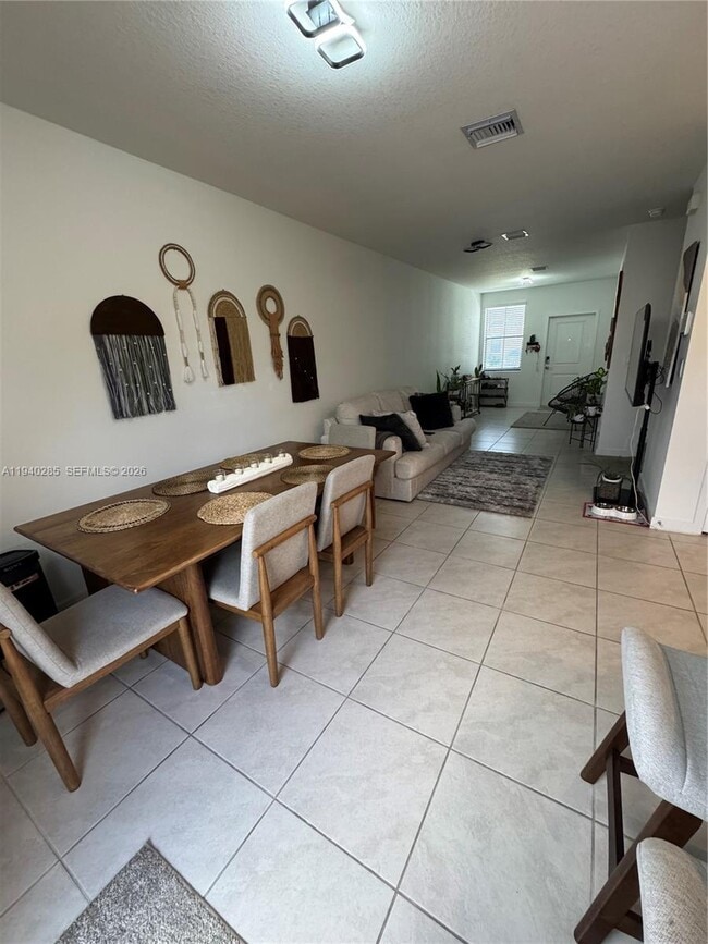 Building Photo - 466 NE 12th St