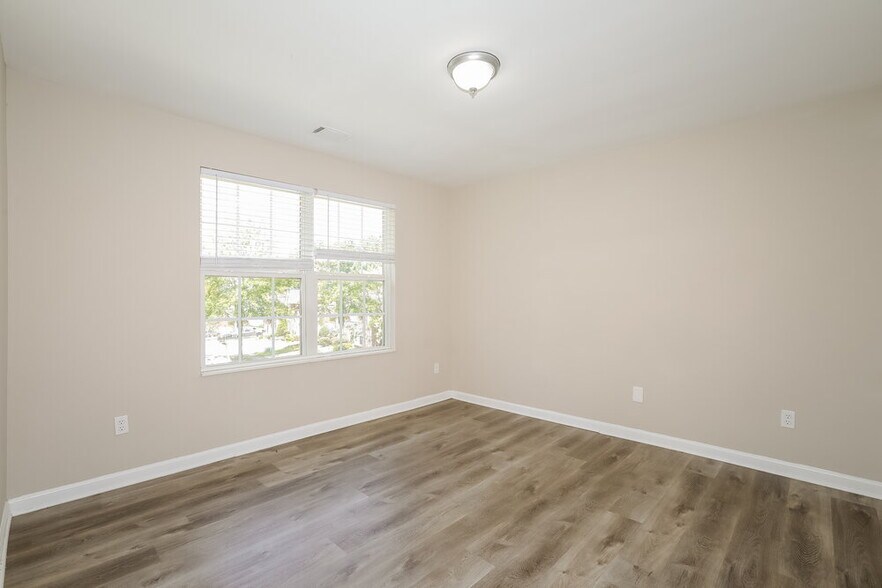Building Photo - 3996 Yosemite Park Ln