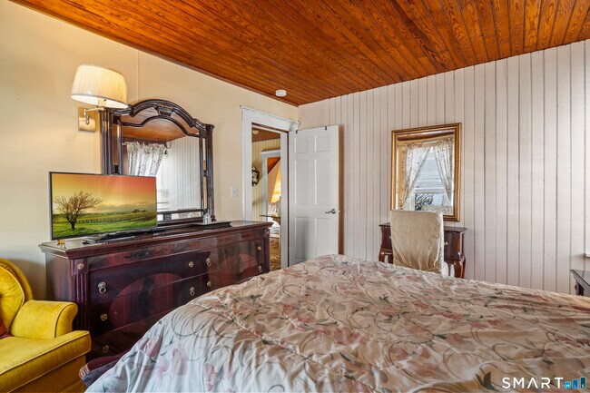 Building Photo - 94 Neptune Ave