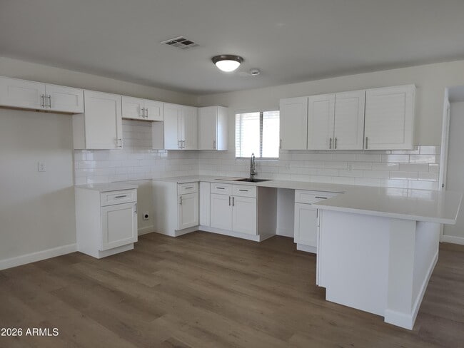 Building Photo - 2316 E Karen Dr