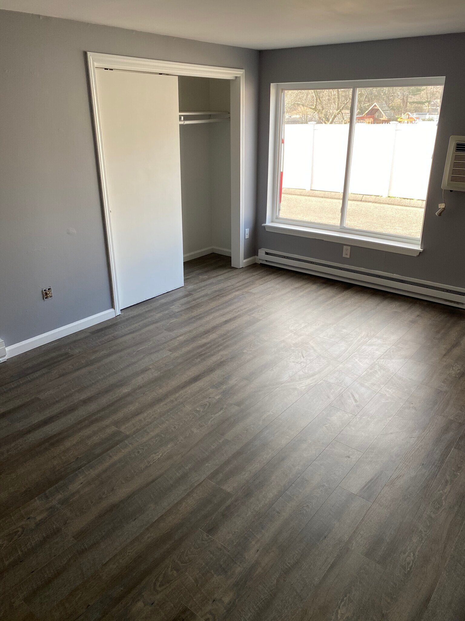 Building Photo - 12 Maple St