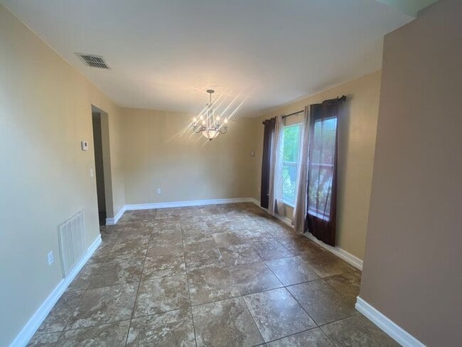 Building Photo - 4/2.5 Clermont Home with fenced yard