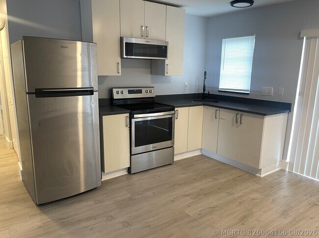 Building Photo - 780 NE 46th Ct