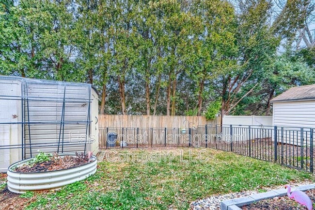 Building Photo - 12 Perryfalls Pl