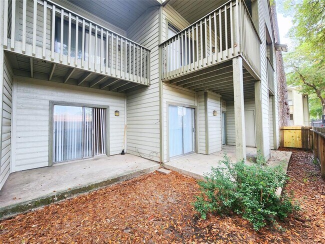 Building Photo - 17417 Red Oak Dr