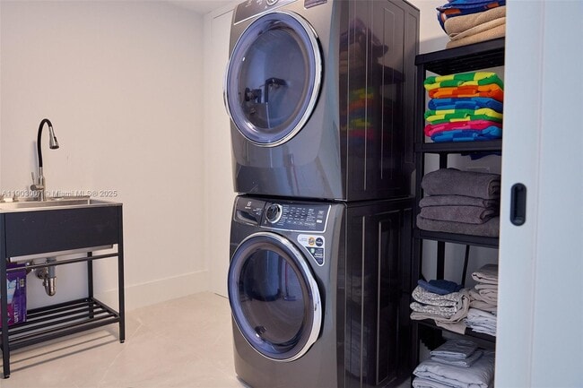 Building Photo - 160 Isle of Venice Dr