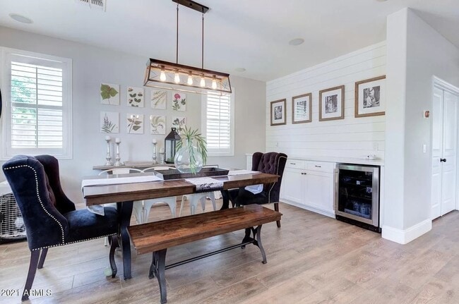 Building Photo - Luxurious 5BR Home in Award-Winning Power ...