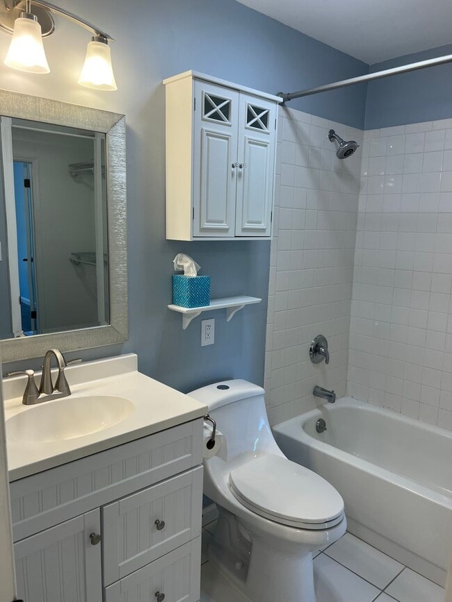 Building Photo - Remodeled Two Bedroom Tabby Walk Villa on First Floor