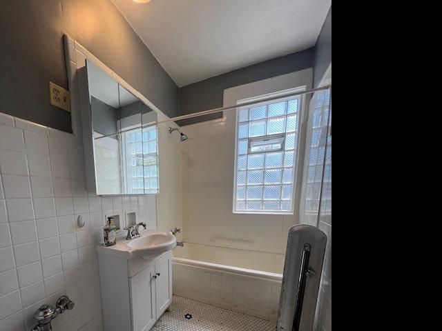 Building Photo - 2 bedroom in Chicago IL 60660