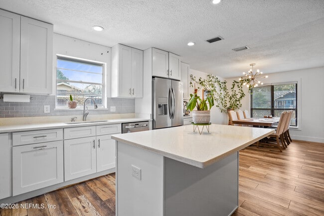 Building Photo - 6717 Lenczyk Dr