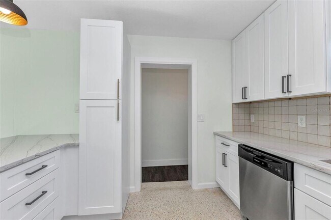 Building Photo - 1611 Sheehan Blvd