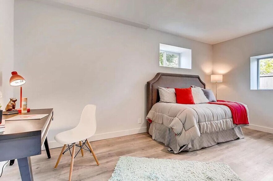 Building Photo - Great Location!!!!