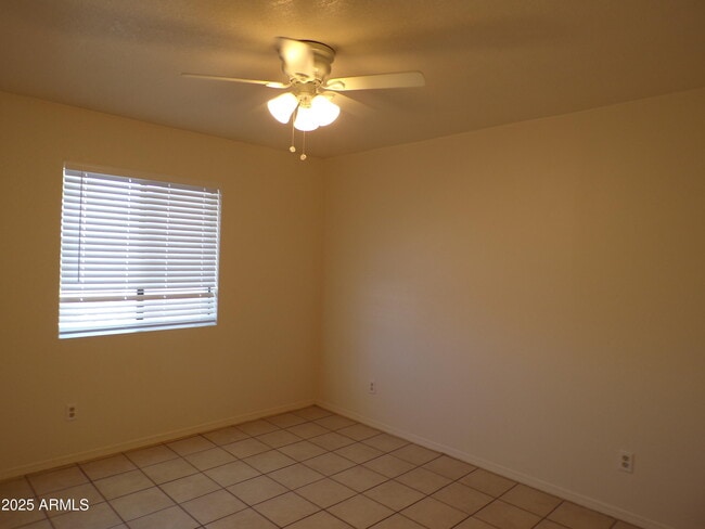 Building Photo - 2591 S Mountain View Dr
