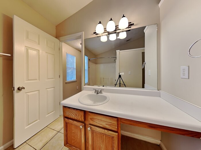 Building Photo - 6468 Drake Manor