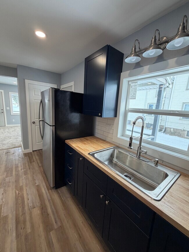 Building Photo - Columbus St