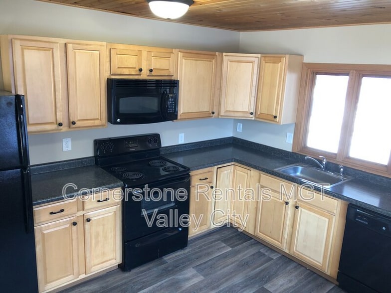 Building Photo - 424 6th Ave NE