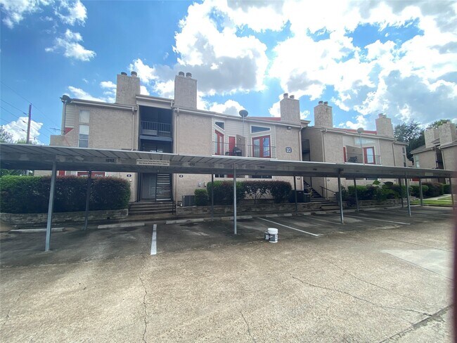 Building Photo - 10855 Meadowglen Ln