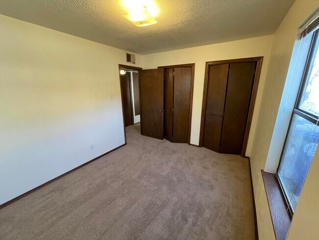 Building Photo - 2817 Palo Verde Dr NE