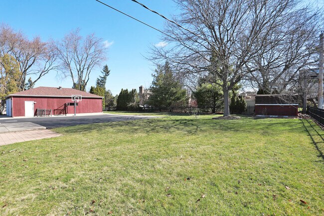 Building Photo - 409 Lexington Dr