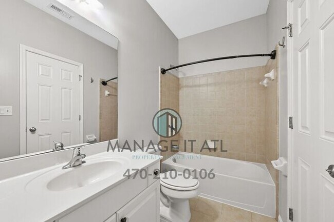Building Photo - Fabulous 5-bedroom house with modern ameni...