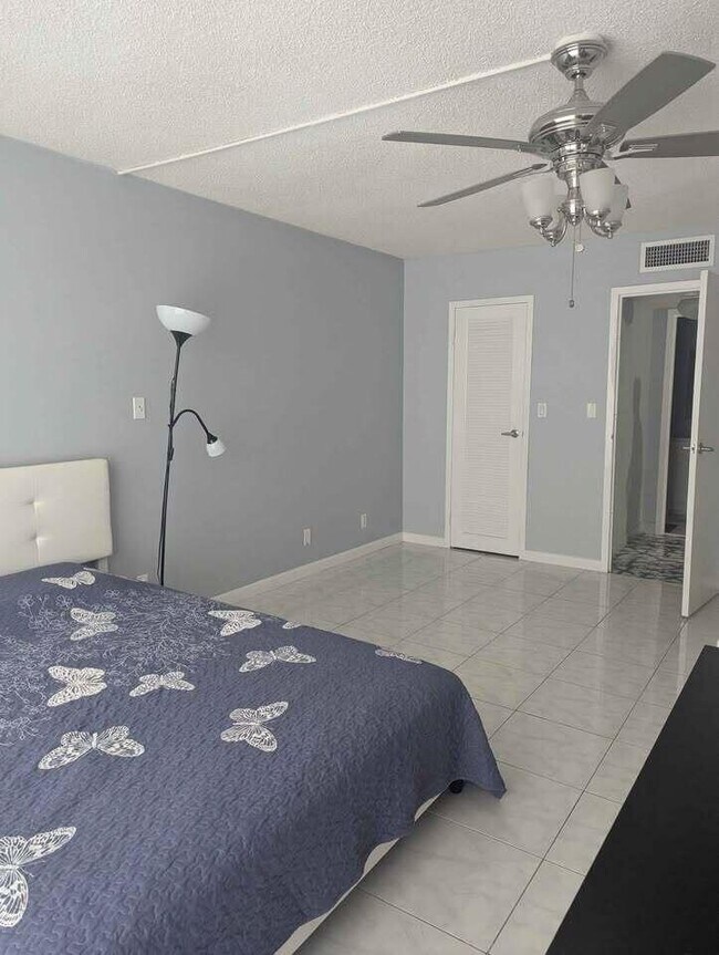 Building Photo - 601 Three Islands Boulevard