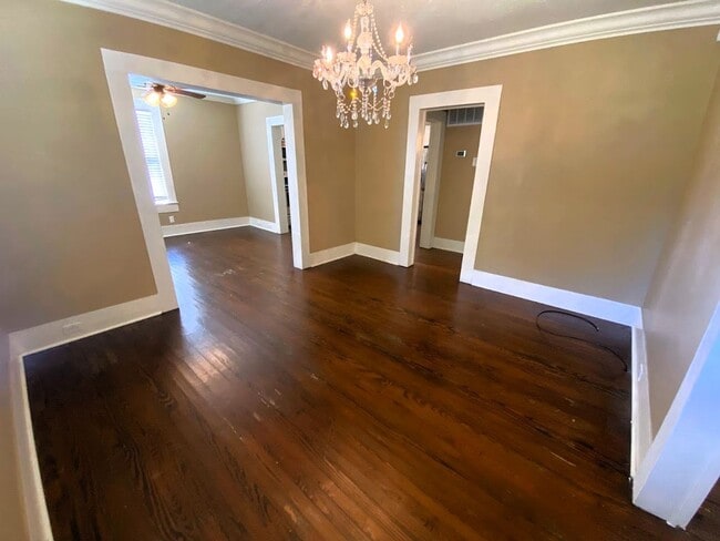 Building Photo - Adorable 2 bedroom house for rent in Downtown LC