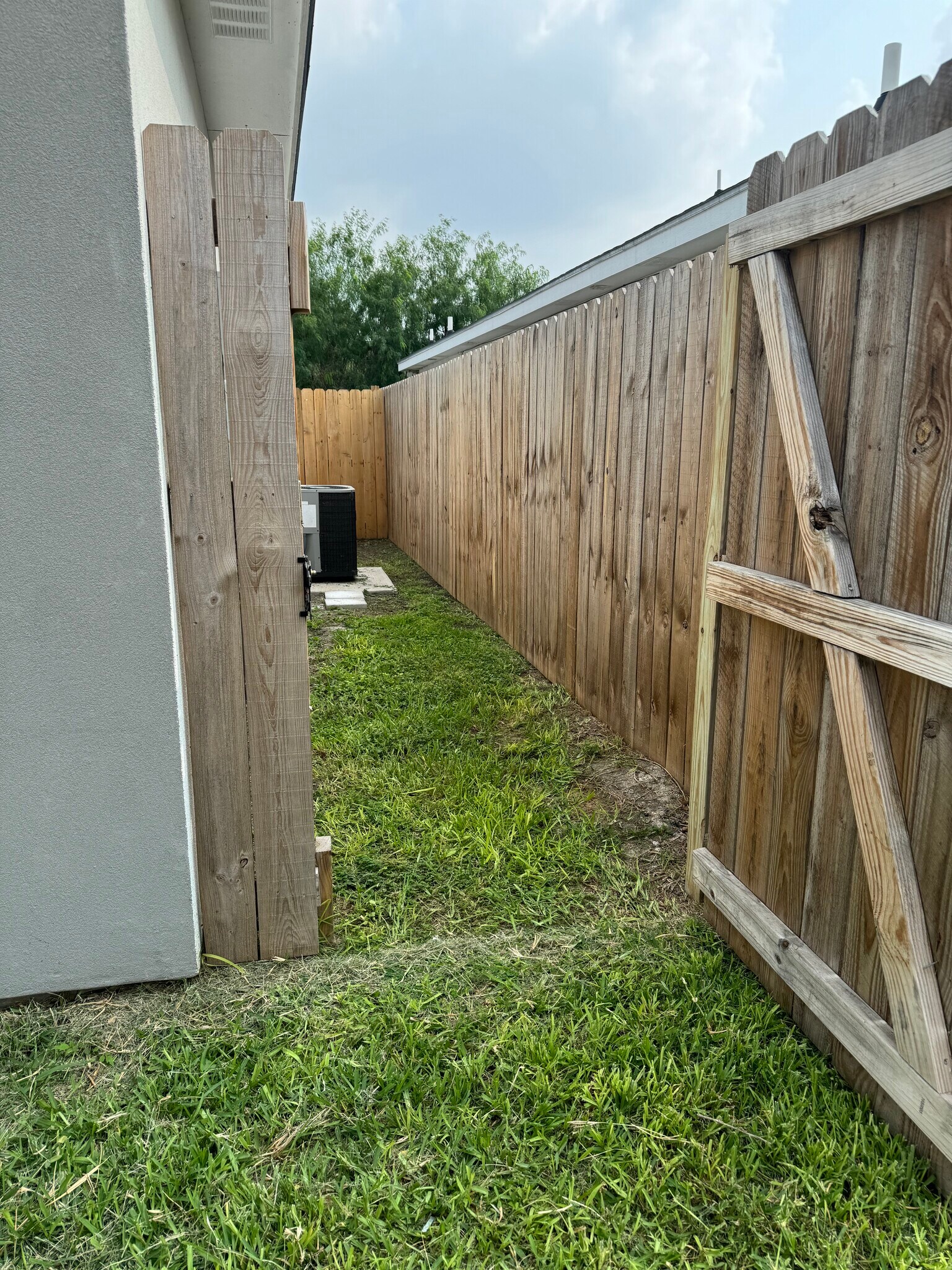 Building Photo - 1401 W Heritage Dr